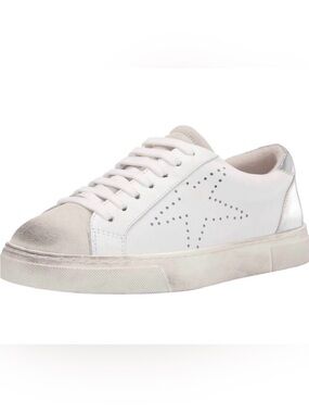 Steve Madden
Rezume Distressed Sneaker, Suede Cap Toe & Star US 7.5